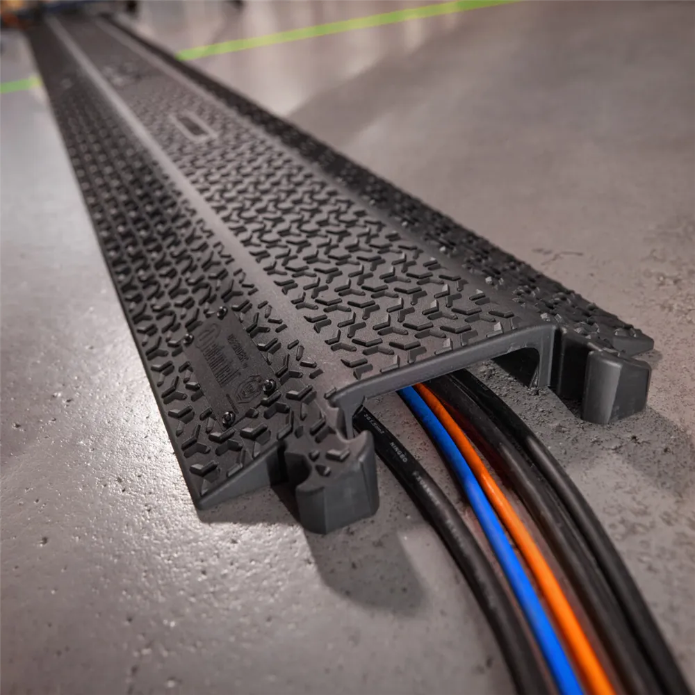 Defender XPRESS 100 BLK - Drop-over Kabelbrücke 100mm | schwarz | Höhe 4cm