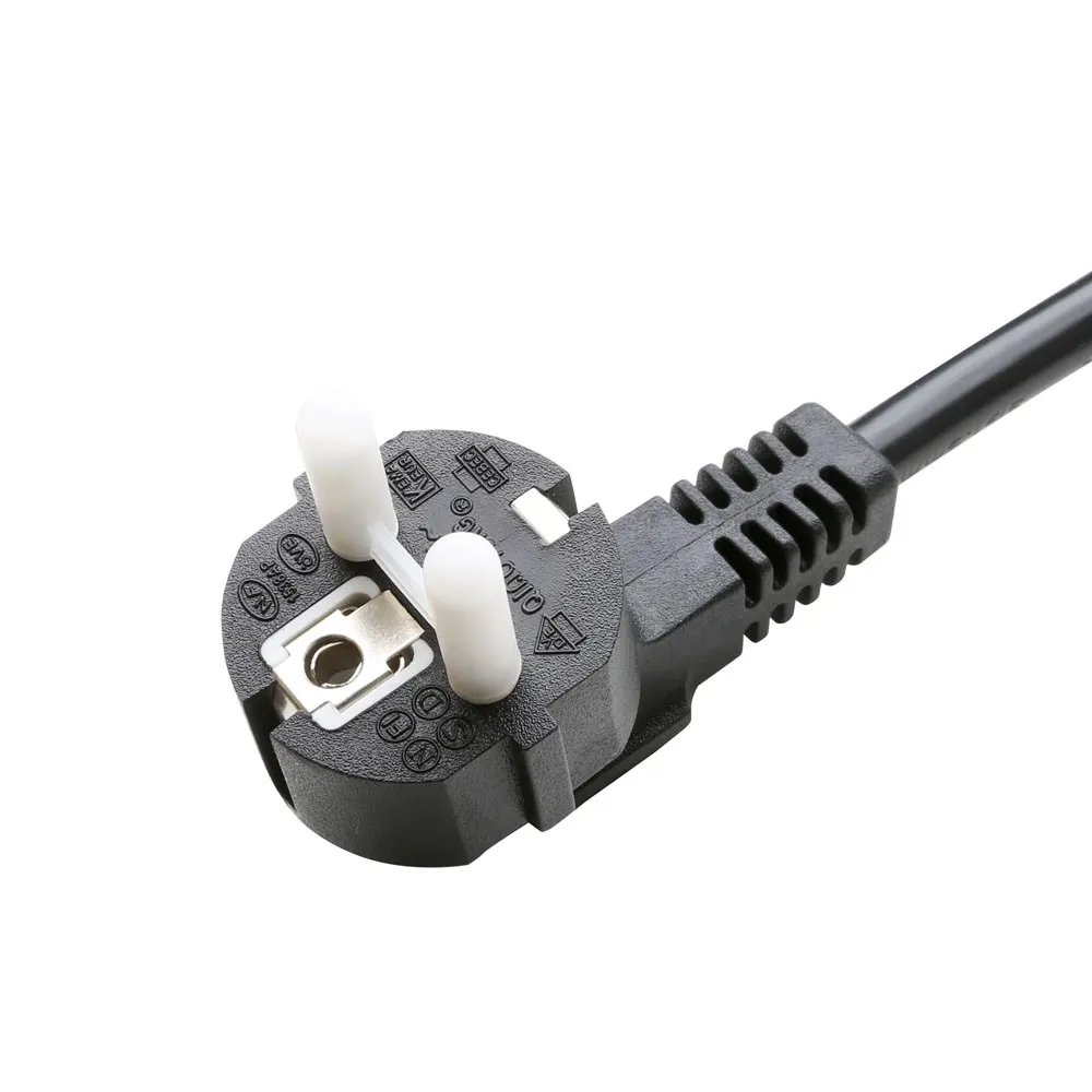 Adam Hall Cables 8747 X6 M5 - Stromverteiler 6-Fach | 5m