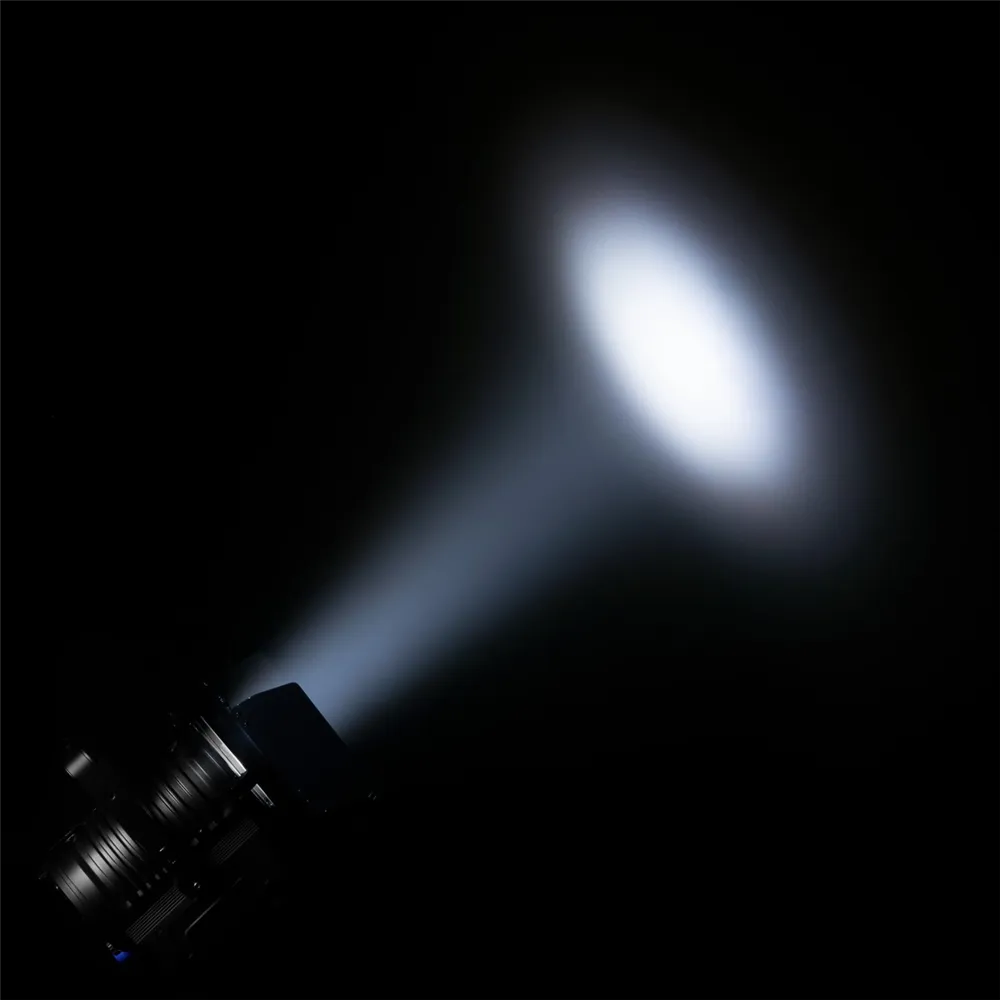 Cameo TS 200 FC - Theater-Spot mit Fresnel-Linse und 200 W 6-in-1 LED in schwarzem Gehäuse