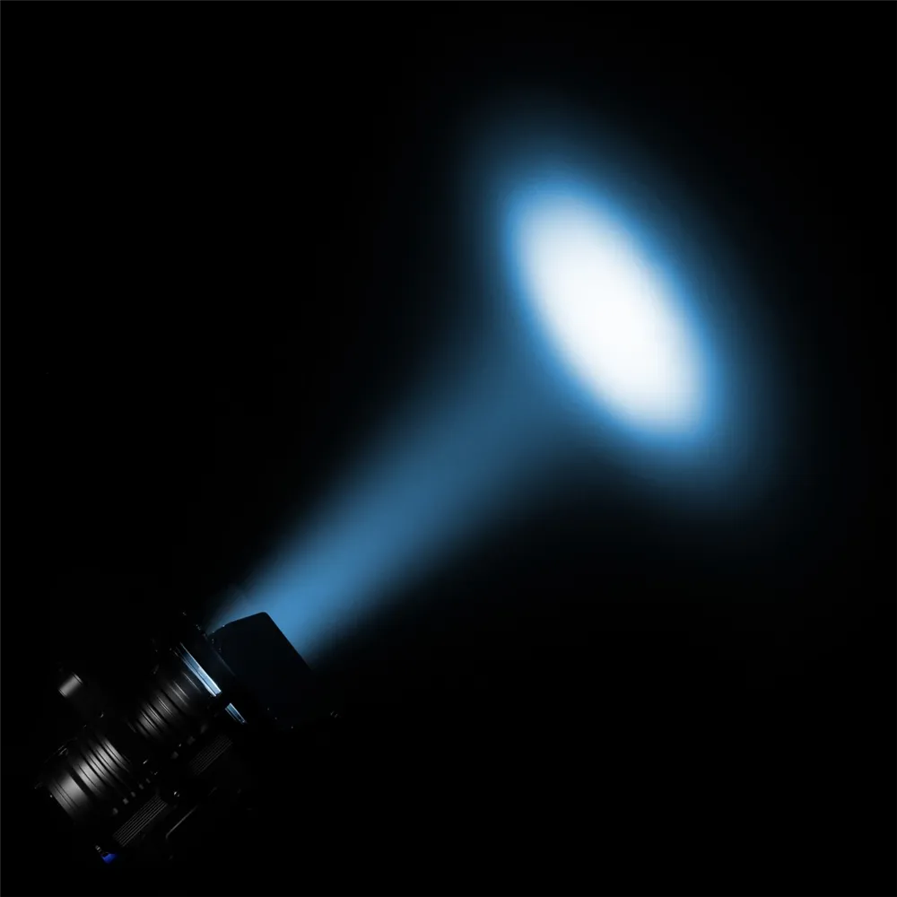 Cameo TS 200 FC - Theater-Spot mit Fresnel-Linse und 200 W 6-in-1 LED in schwarzem Gehäuse