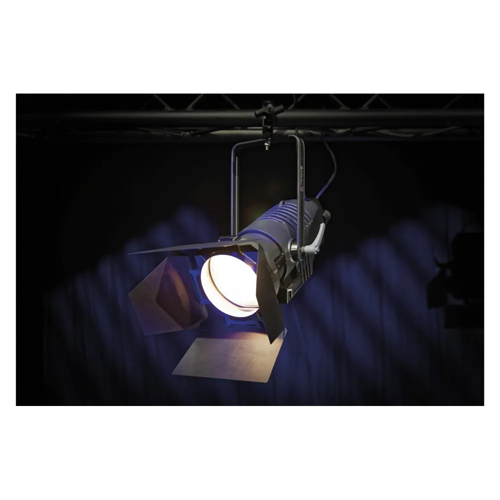 INFINITY TF-300 Fresnel 3200 K 15°-50°