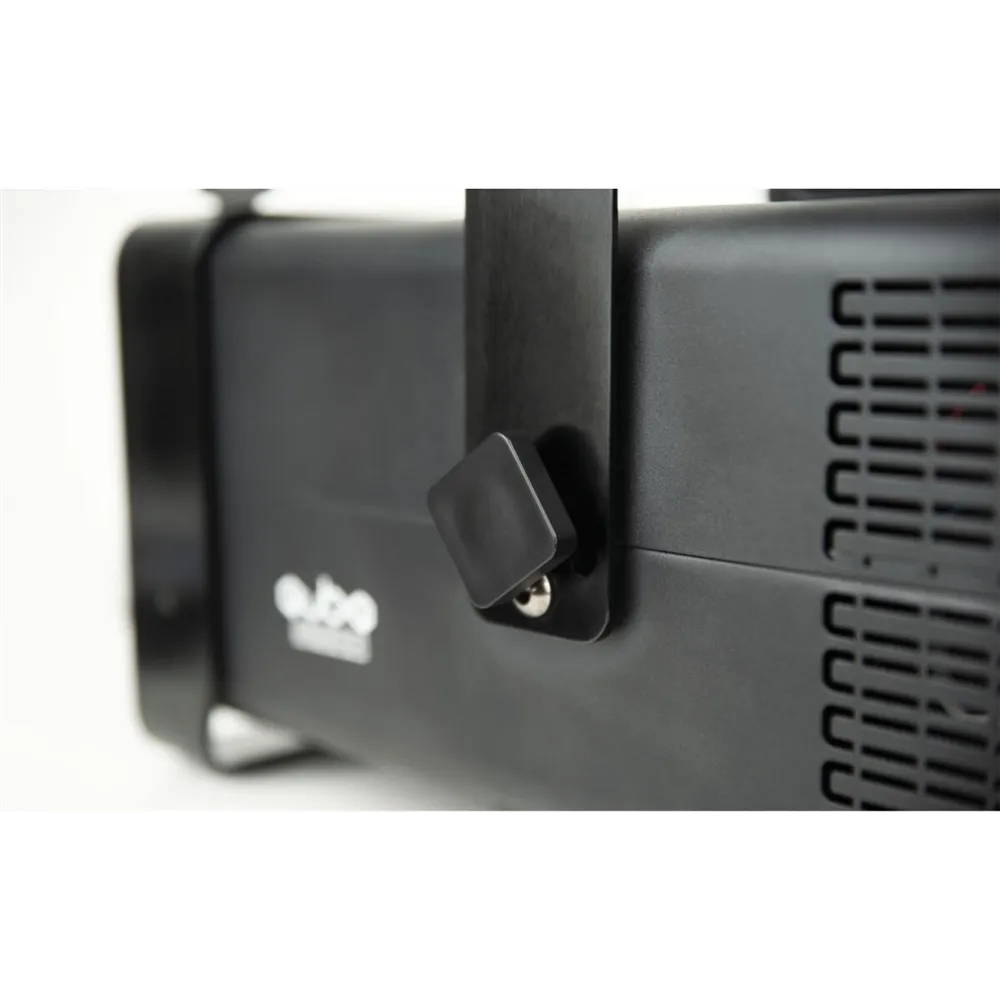 SHOWTEC QubiQ S1500 Smoke Machine