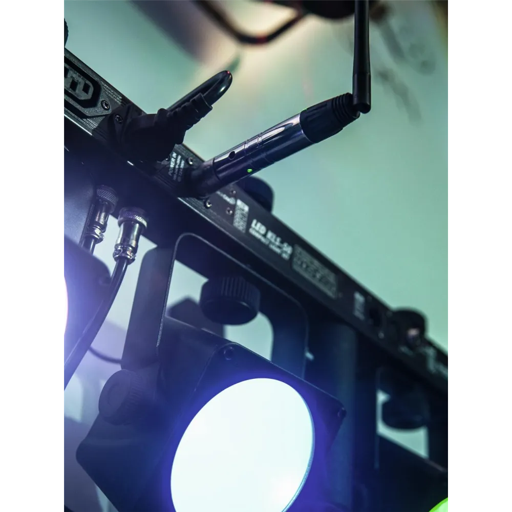 EUROLITE QuickDMX Funkempfänger phantomgespeist
